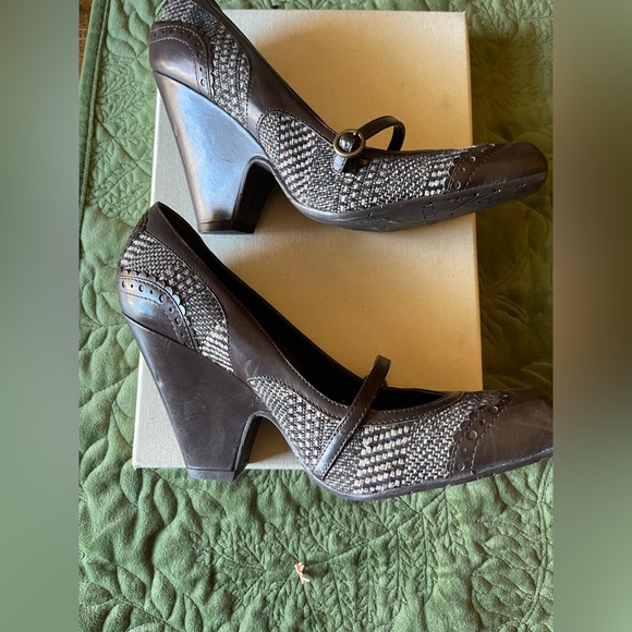 Vince Camuto NWOT Dark Brown Tweed Mary Jane Heels - Picture 14 of 16